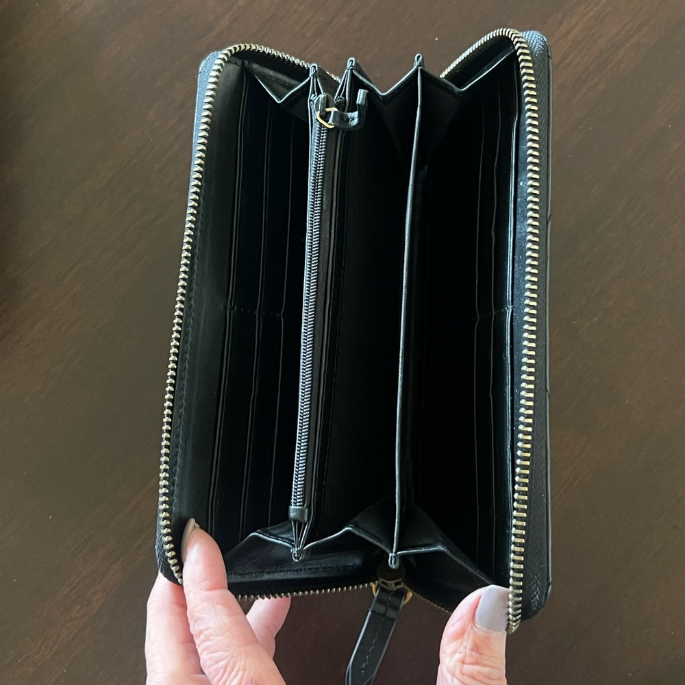 Authentic! Gucci Black Leather GG Marmont Zip Around Wallet. New. - Picture 4 of 13